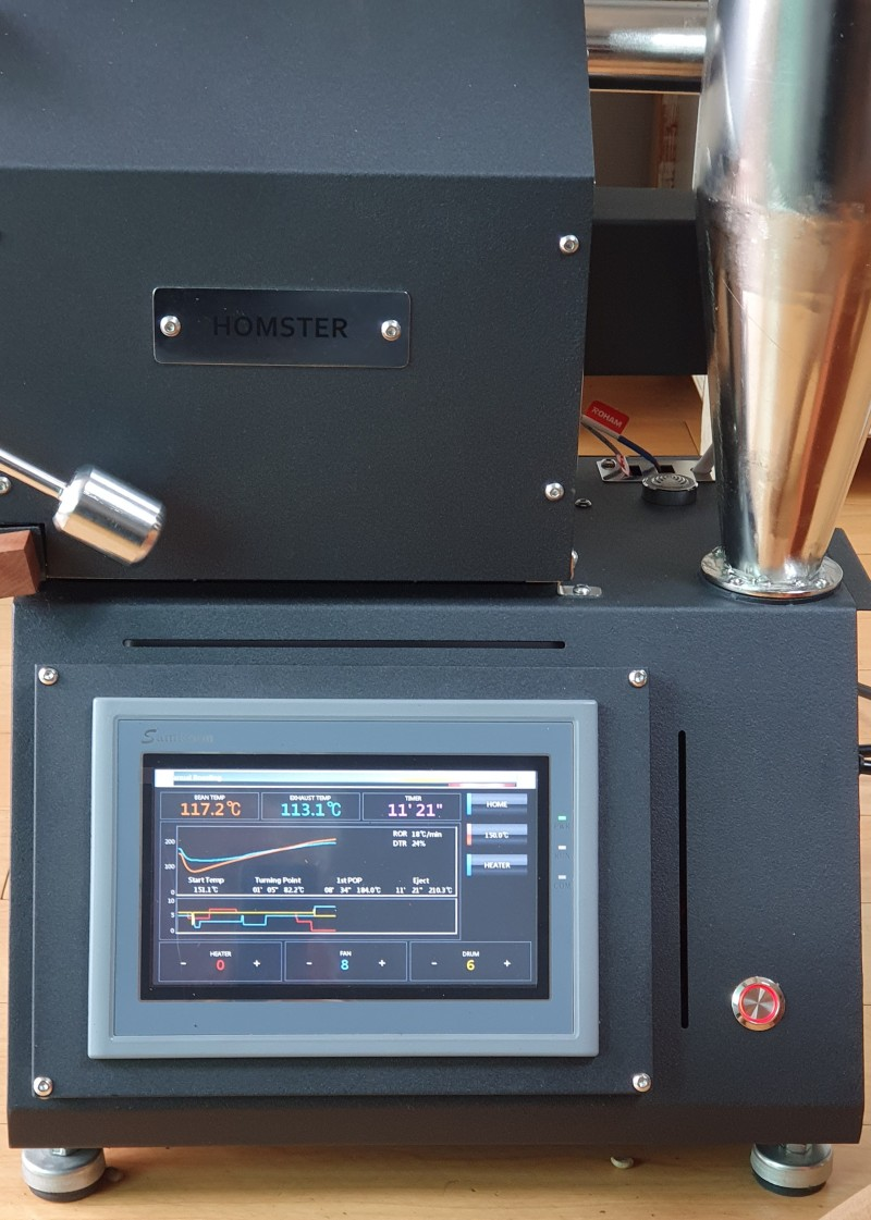 Coffee My Cup: Coffee roasting machine with digital display on a wooden surface